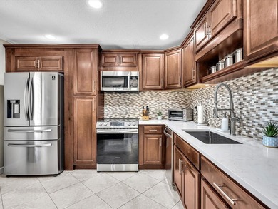 Move right into this beautifully updated, 1st floor, 2 BR, 2 BTH - photo 3