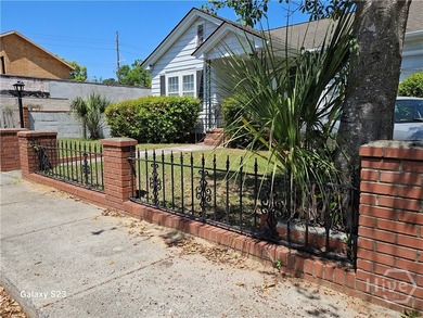 Charming 3-bedroom, 2-bath home featuring beautiful hardwood - photo 2