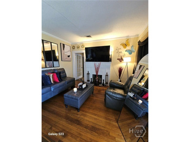 Charming 3-bedroom, 2-bath home featuring beautiful hardwood - photo 4
