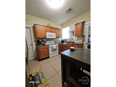 Charming 3-bedroom, 2-bath home featuring beautiful hardwood - photo 5
