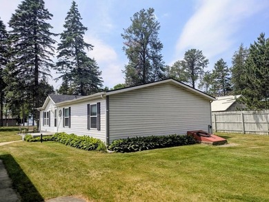 Welcome to lakeside living!! This spacious 3 BR, 2 BA - photo 30
