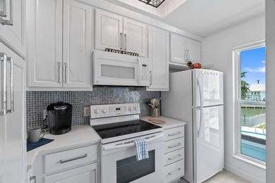 PRIME LOCATION! Beautifully remodeled and stylishly appointed - photo 13