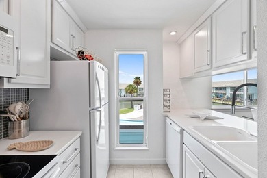 PRIME LOCATION! Beautifully remodeled and stylishly appointed - photo 14