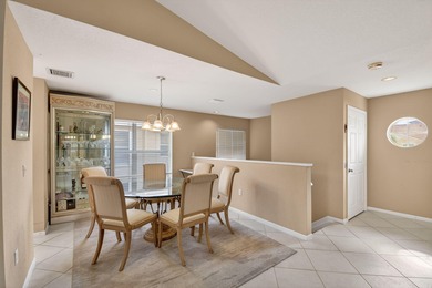 Spacious 2,094 sq ft upstairs coach home with Vaulted ceilings