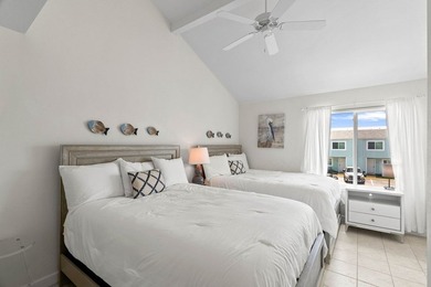 PRIME LOCATION! Beautifully remodeled and stylishly appointed - photo 22