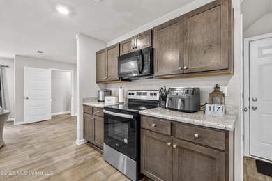 Move In Ready - Perfect for Military Families (Near Keesler AFB) - photo 10