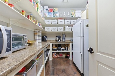 Welcome to this exceptional custom-built estate nestled on 1.92 - photo 11