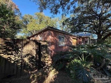Offers a great renovation opportunity with major potential in - photo 11