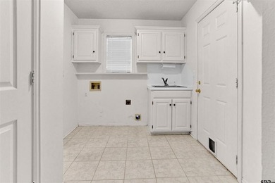 Welcome to 532 Dogwood Lane in the gated Hideaway Lake - photo 13