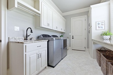 Welcome to this exceptional custom-built estate nestled on 1.92 - photo 33