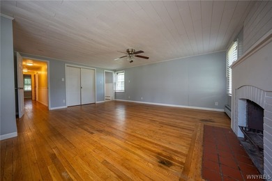 This spacious single-family home with a private in-law apartment - photo 11