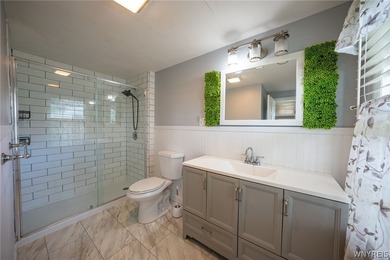 This spacious single-family home with a private in-law apartment - photo 12