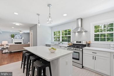 Move-in ready and meticulously renovated in sought-after Lake - photo 14