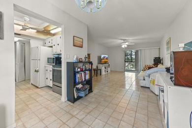 Welcome to this charming corner/end-unit condominium in Golfs - photo 7