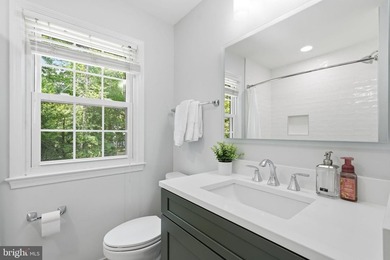 Move-in ready and meticulously renovated in sought-after Lake - photo 25