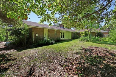 Charming brick one-story home featuring 3 bedrooms, 2.5 - photo 5