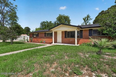 Welcome home to this charming brick 3-bedroom, 2-bath residence - photo 4