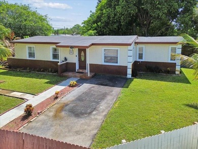Looking for a 4-bedroom home with no HOA and an oversized lot - photo 1