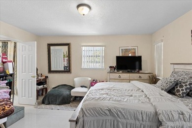 Looking for a 4-bedroom home with no HOA and an oversized lot - photo 7