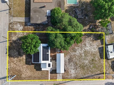 Charming 2-bedroom, 1-bath home conveniently located near - photo 12