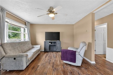 Charming 2-bedroom, 1-bath home conveniently located near - photo 16