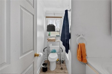 Charming 2-bedroom, 1-bath home conveniently located near - photo 20