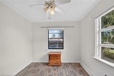 Charming 2-bedroom, 1-bath home conveniently located near - photo 23