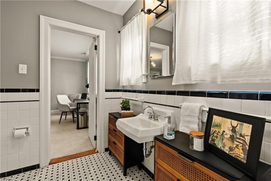 102 Holly Crescent is a comprehensively reimagined North End - photo 38