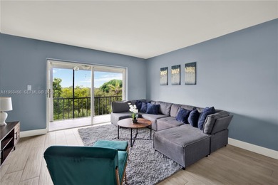 Only a 10 minutes ride to Downtown Hollywood restaurants