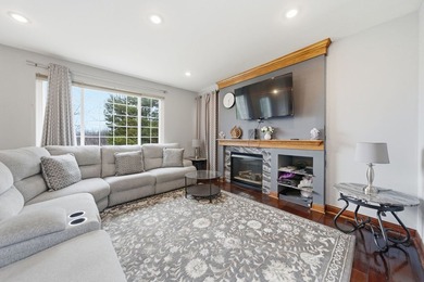Welcome to 2021 Cypress Court, this beautiful end-unit townhome - photo 8