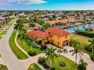 Very Unique Marco Island waterfront Home features a 50'x26' - photo 2