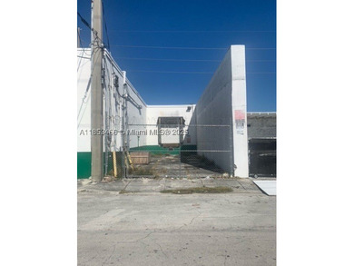 Welcome to Allapattah! This former ice factory w/a combined 15 - photo 10