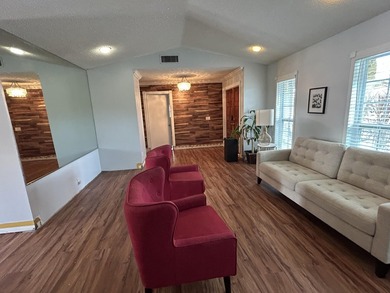 Spacious 3-Bedroom Pool Home in Desirable La Mancha - No HOA! - photo 5