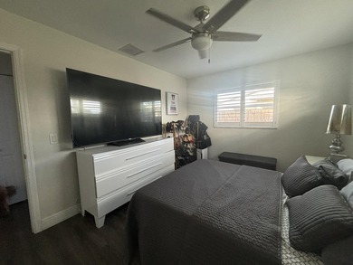 Welcome to this stunningly updated 2-bedroom, 1-bath villa! - photo 7
