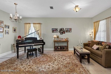 Welcome home to this beautifully maintained 4-bedroom, 2-bath - photo 6