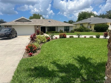Experience the Ultimate Florida lifestyle in this stunning - photo 3