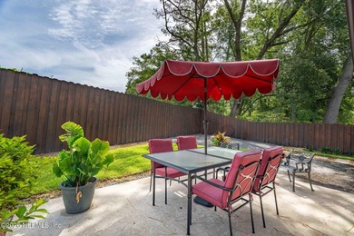 Location, location, location! This beautifully maintained brick - photo 37