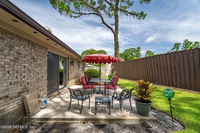 Location, location, location! This beautifully maintained brick - photo 38