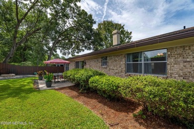 Location, location, location! This beautifully maintained brick - photo 41