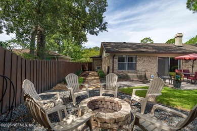 Location, location, location! This beautifully maintained brick - photo 45