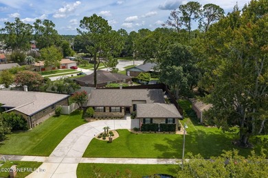 Location, location, location! This beautifully maintained brick - photo 47