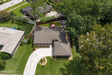 Location, location, location! This beautifully maintained brick - photo 48
