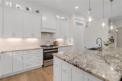 $10,000 TOWARDS CLOSING COSTS! Welcome to this stunning like-new - photo 13