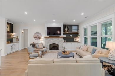 $10,000 TOWARDS CLOSING COSTS! Welcome to this stunning like-new - photo 18