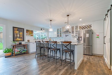 Welcome to this beautifully updated coastal rambler, where - photo 18