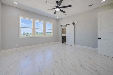New custom home on a quiet cul-de-sac across from Copano Bay! - photo 21