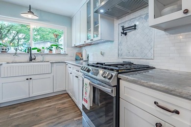 Welcome to this beautifully updated coastal rambler, where - photo 21