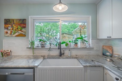 Welcome to this beautifully updated coastal rambler, where - photo 22
