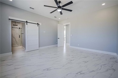 New custom home on a quiet cul-de-sac across from Copano Bay! - photo 23