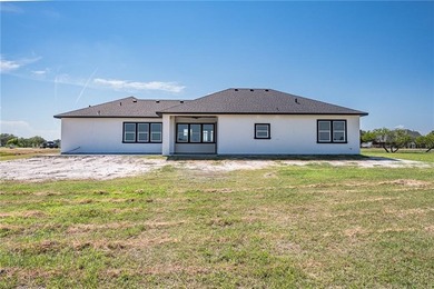 New custom home on a quiet cul-de-sac across from Copano Bay! - photo 36